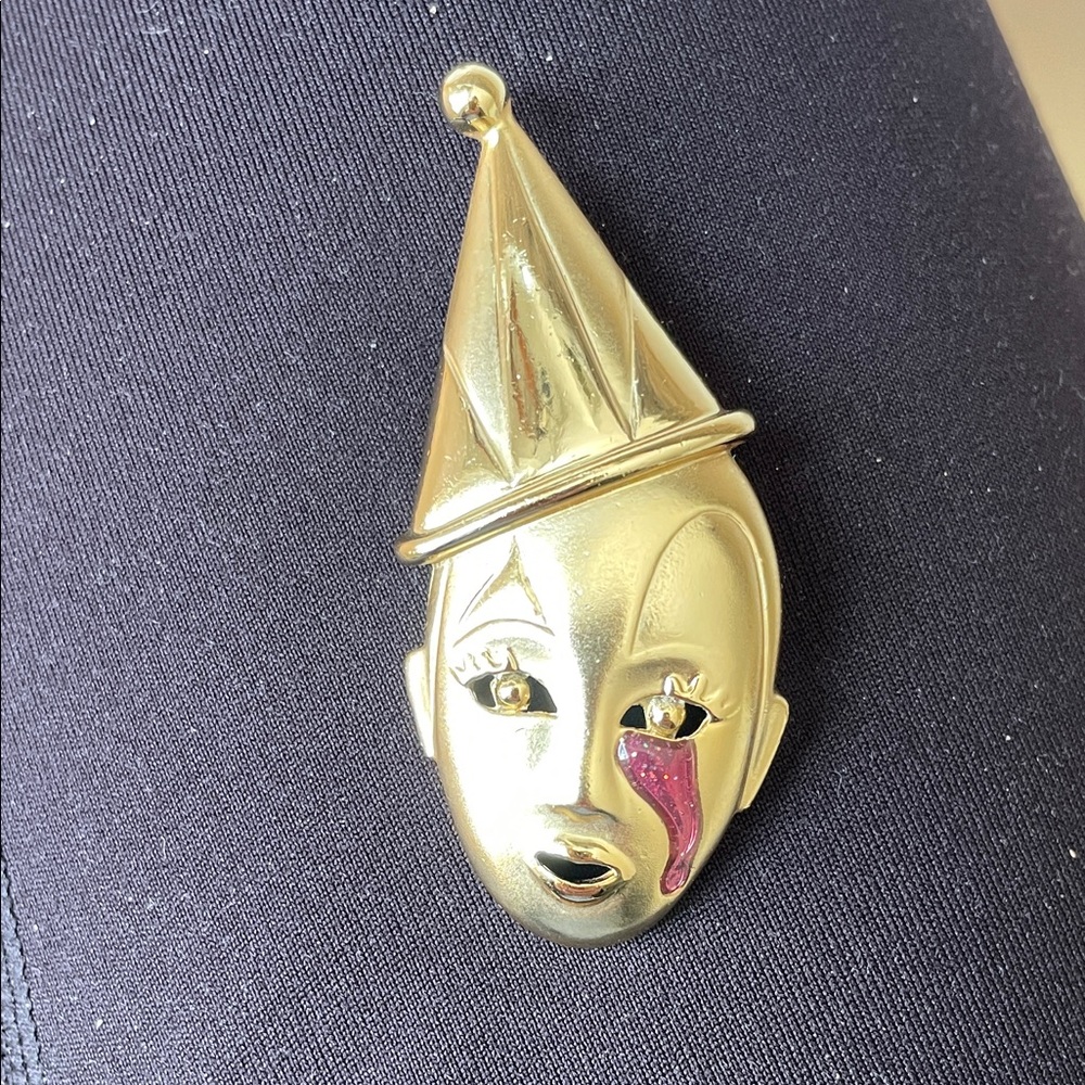 Vintage Pierrot Clown Brooch in Gold Tone.